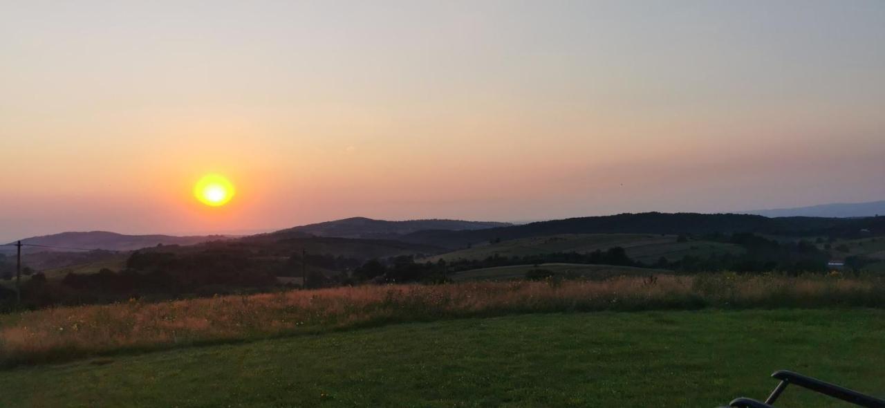 Mountaintop Panoramaview Casa In Bihor Apuseni فادو كريولسولوي المظهر الخارجي الصورة