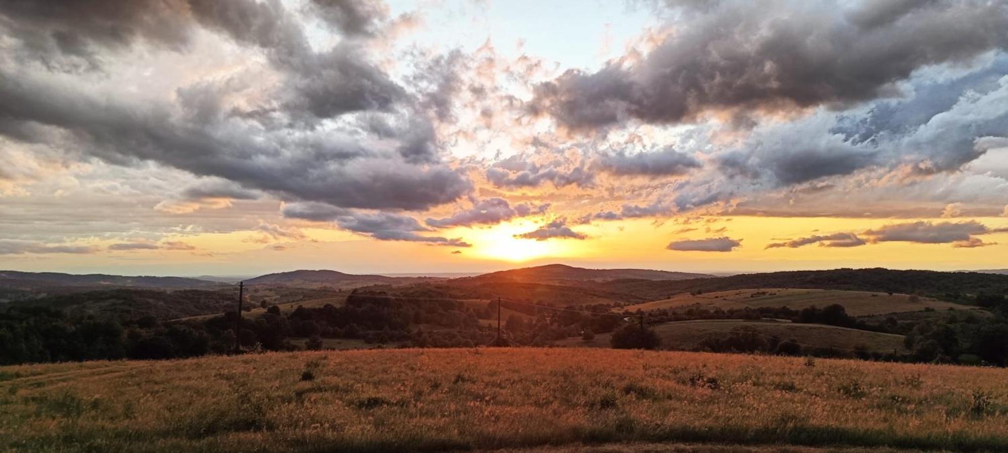Mountaintop Panoramaview Casa In Bihor Apuseni فادو كريولسولوي المظهر الخارجي الصورة